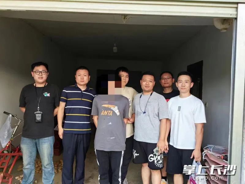 公安部級逃犯被抓獲均為長沙晚報(bào)通訊員李三平供圖圖片